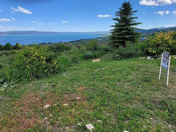 2nd image of 511 Lake Vista Dr