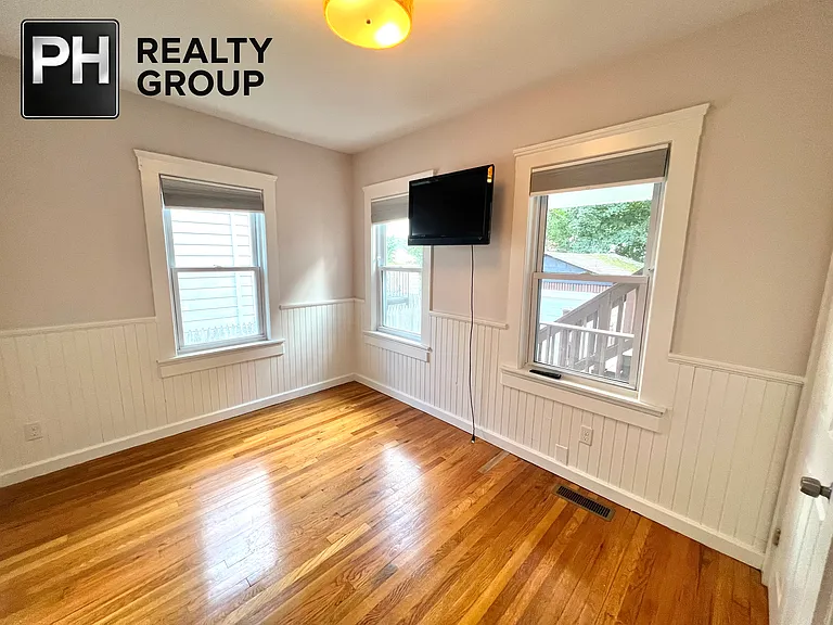 20 Wells Ave #1 — Photo 16