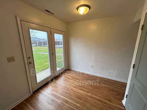 5th image of 660 Randler Ave