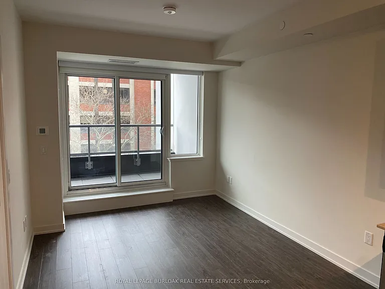 212 King William St E #423 — Photo 12