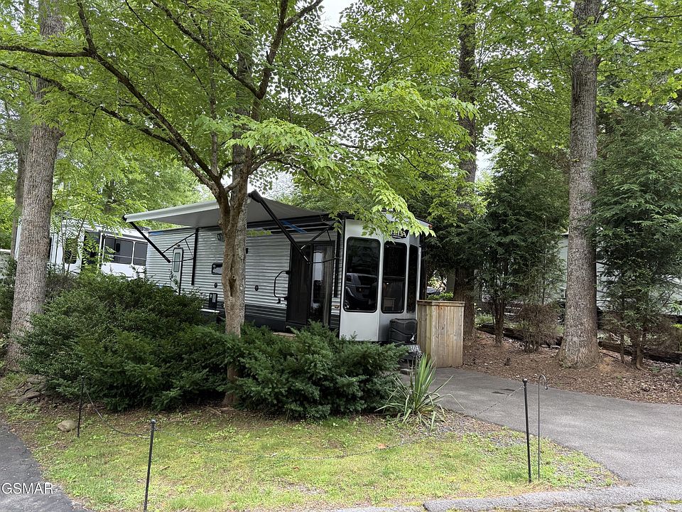 1st image of 4229 E Pkwy #104-lot 104