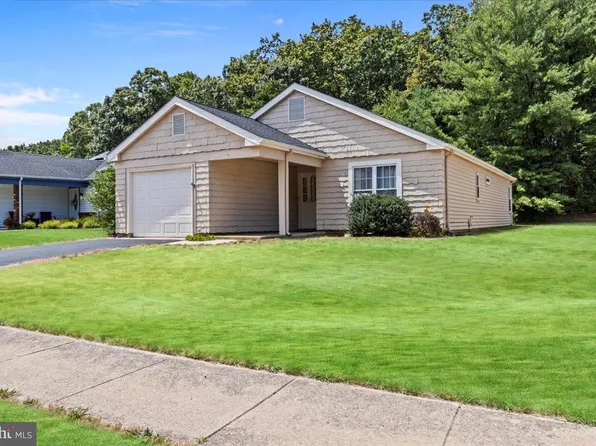 110 Buckingham Dr, Southampton, NJ 08088