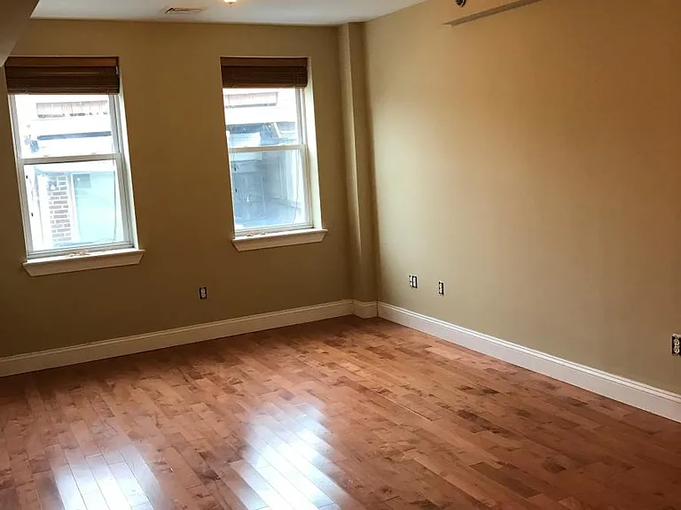 2028 Fairmount Ave #2R — Photo 1