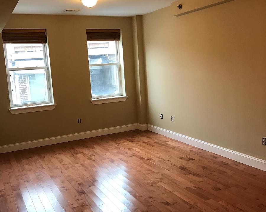 1st image of 2028 Fairmount Ave APT 2R