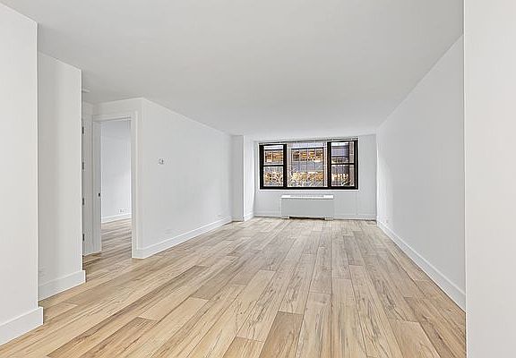 2nd image of 315 W 57th St APT 5D