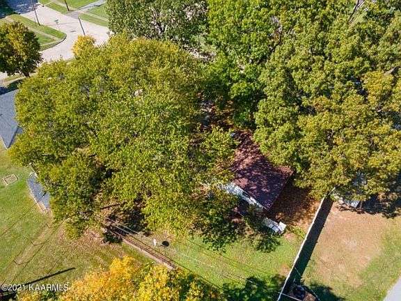 2nd image of 1932 Oakwood Dr
