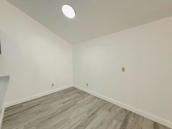 4th image of 3310 R St APT A