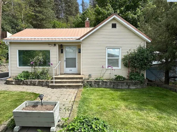 910 N Park St, Colfax, WA 99111