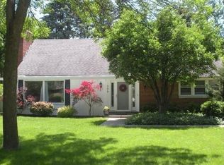 309 E Spooner Rd, Fox Pt, WI 53217