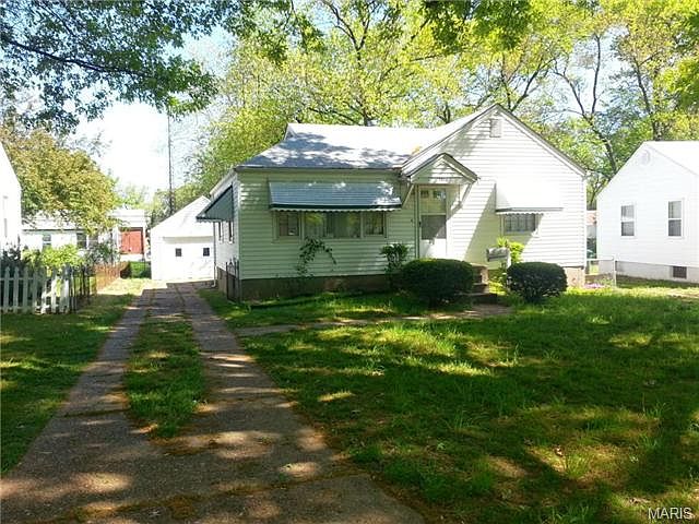 1st image of 1918 Larch Dr
