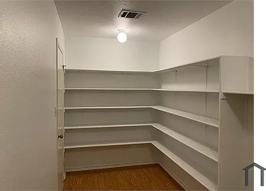 713 Catumet Dr — Photo 12