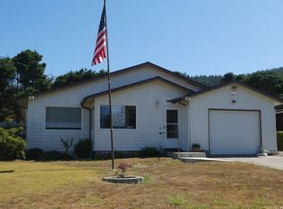 94013 Azalea Ln, Gold Beach, OR 97444