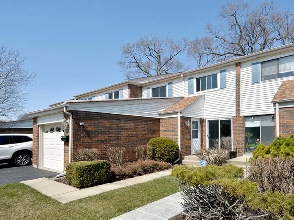210 W Wimbolton Dr, Mount Prospect, IL 60056