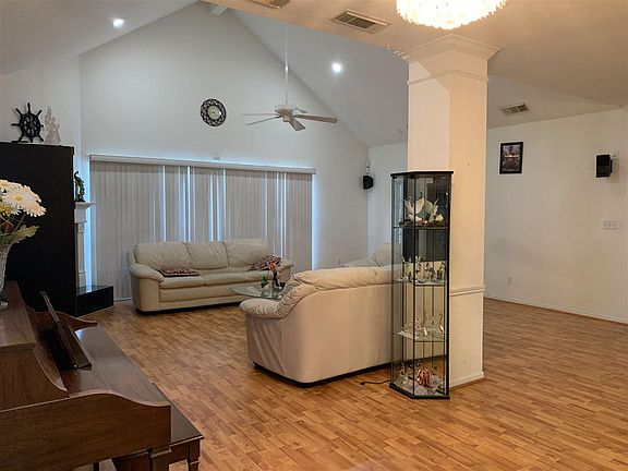 4th image of 8040 Torrey Pines Cir