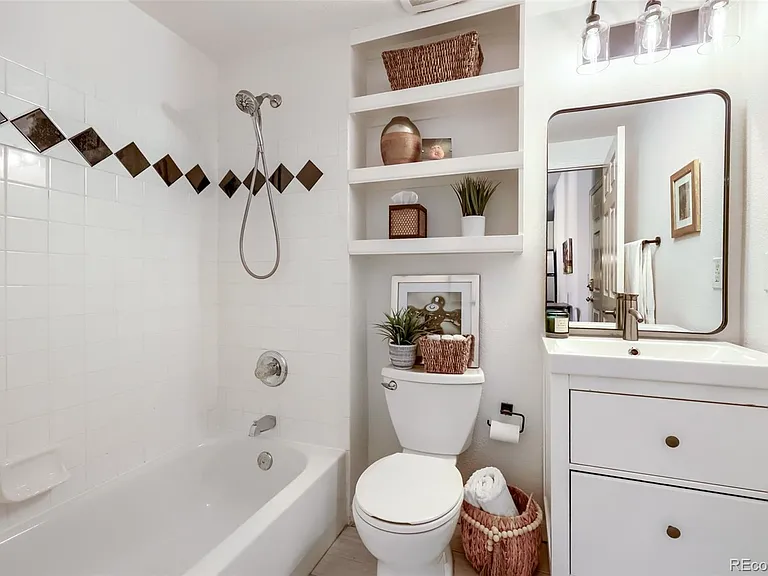 1425 N Washington St #302 — Photo 10