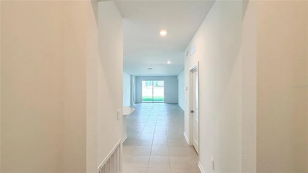 4 bed, 3.0 bath, 2109 sqft, $2,450 — Photo 4