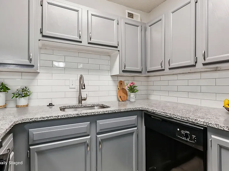 Crown Heights Apartments — Photo 2