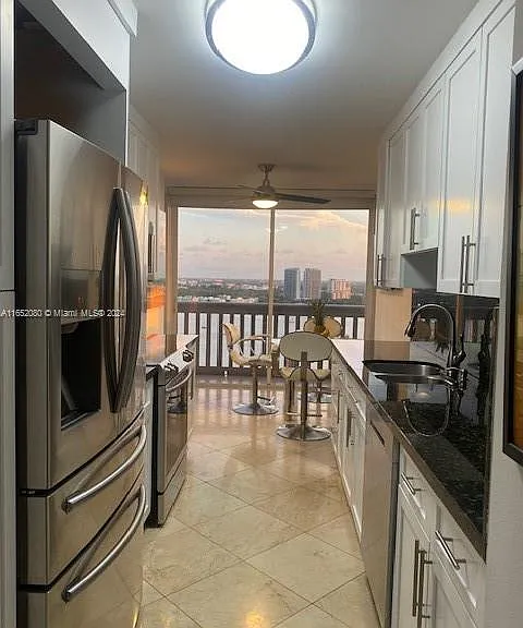 1000 Island Blvd #2702 — Photo 2