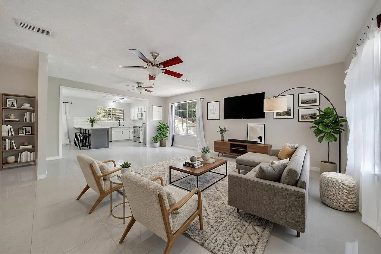4 bed, 2.0 bath, 2102 sqft, $2,450 — Photo 4