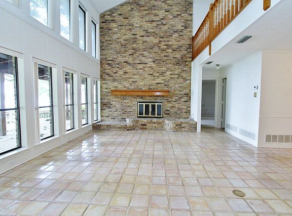 4th image of 154 Lake Dr