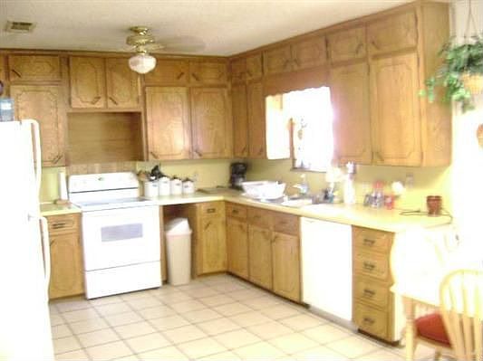 3rd image of 110 S Amy St