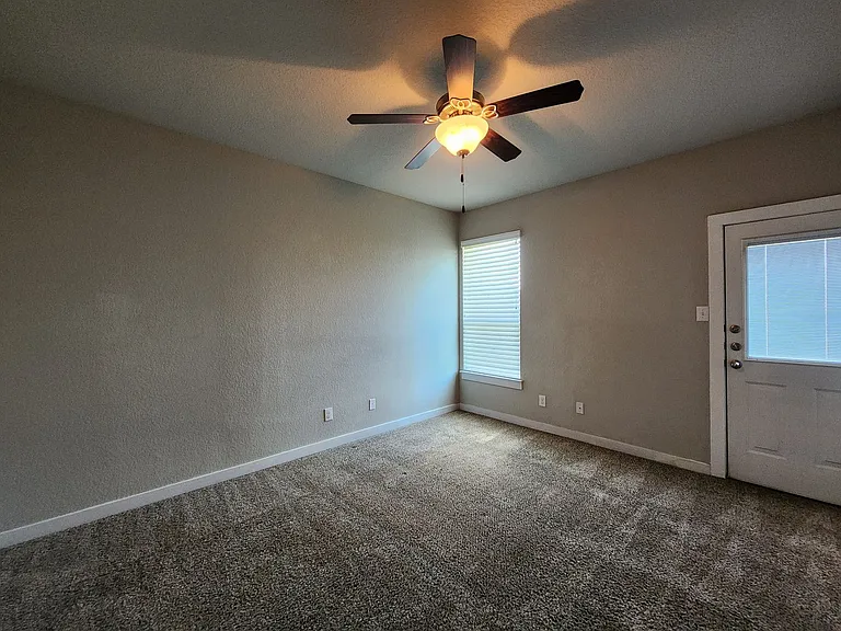 1143 Creekside Orch — Photo 13