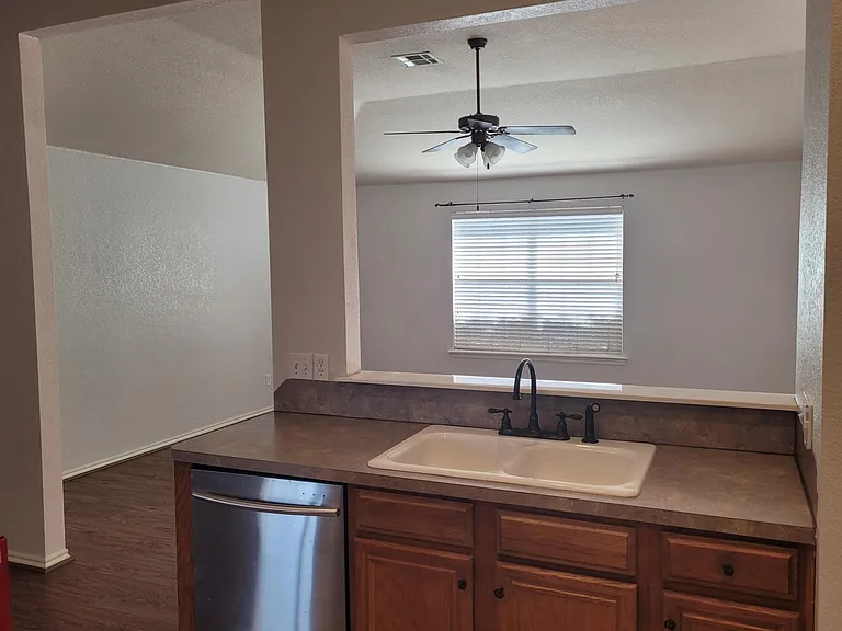 705 Shadowhill St — Photo 12