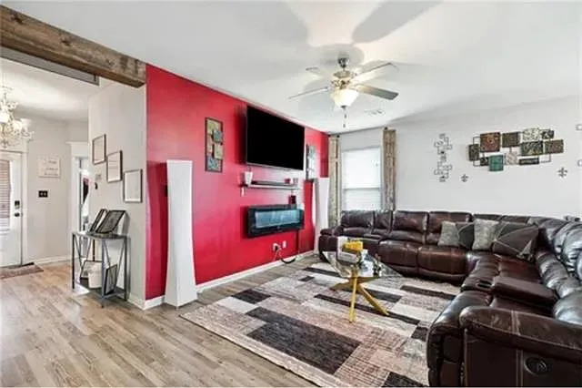 4 bed, 2.0 bath, 1683 sqft, $2,200 — Photo 4