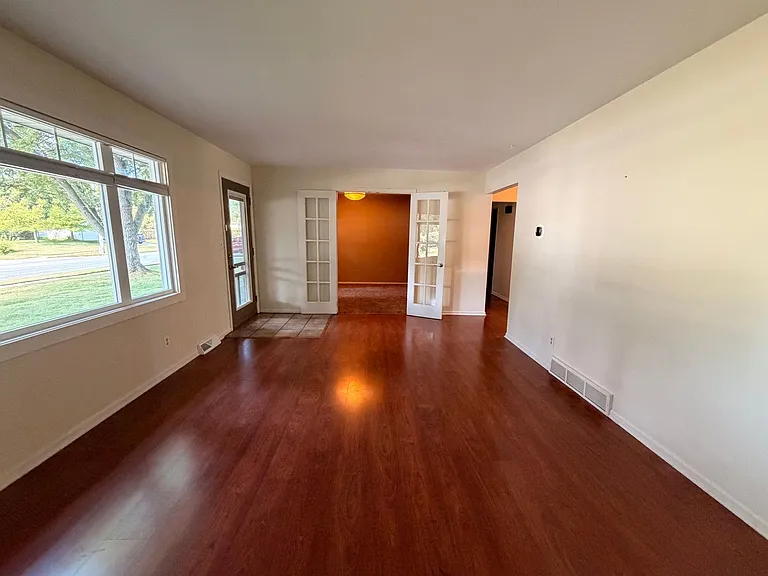 3033 New Holland St — Photo 2