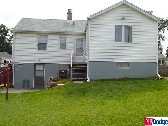 3rd image of 5814 Oak St