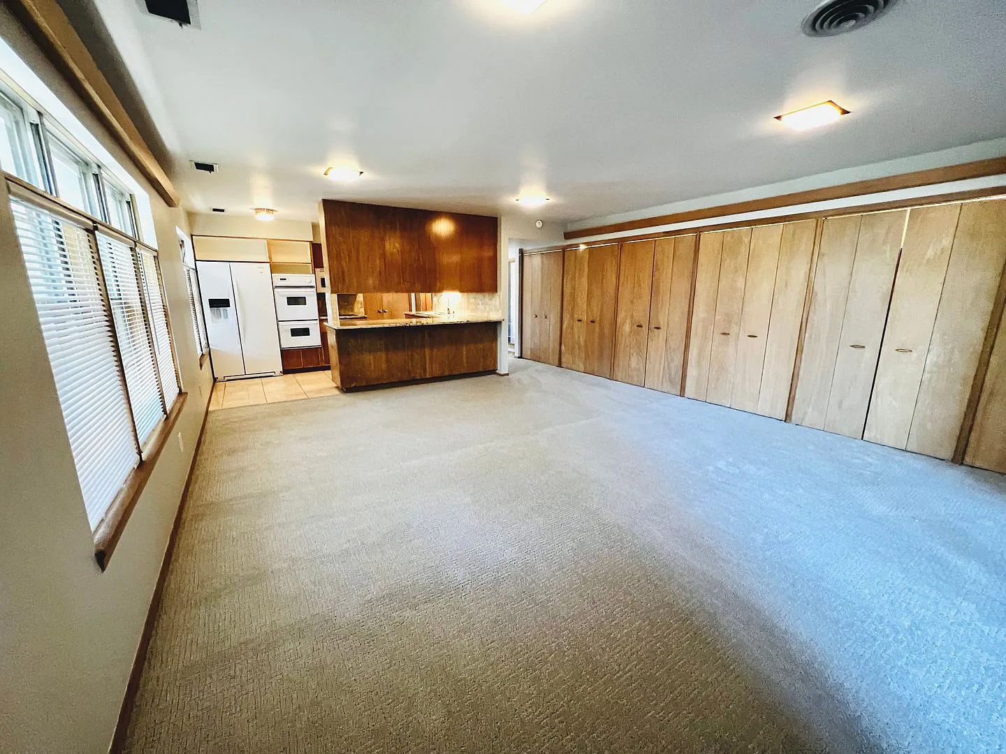 Mid-Century Modern 2BD 2BA Duplex with Two Bonus Rooms Near Uptown District — Photo 2