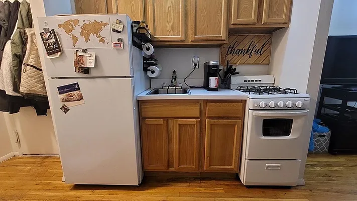 Rented by Salon Realty Corp | media 12