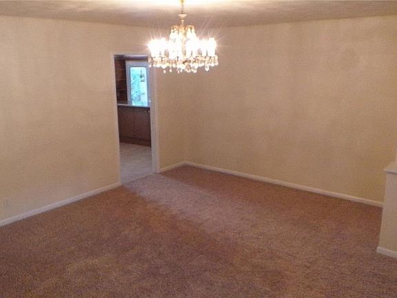 4th image of 2512 Woodlawn Dr