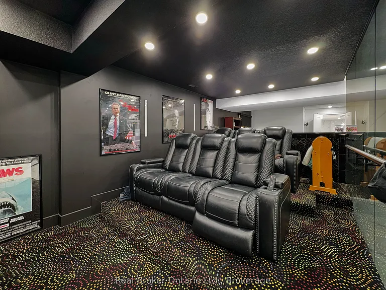 19 Zavarella Ct — Photo 24