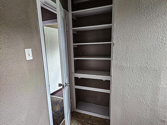 3rd image of 927 Stetson Ave #929