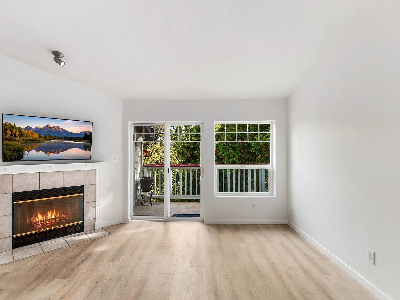 2 bed, 878 sqft, $2,600 — Photo 1
