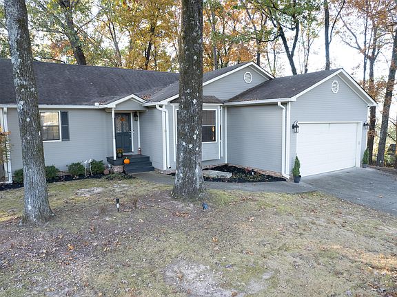 2nd image of 40 E Carolyn Cir
