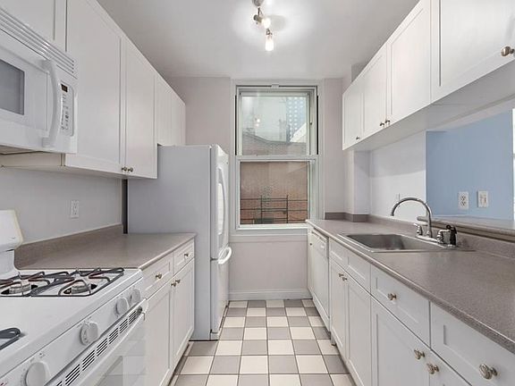 4th image of 88 Greenwich St APT 309