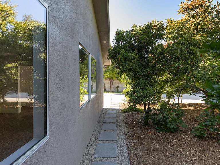 6029 Vantage Ave — Photo 38