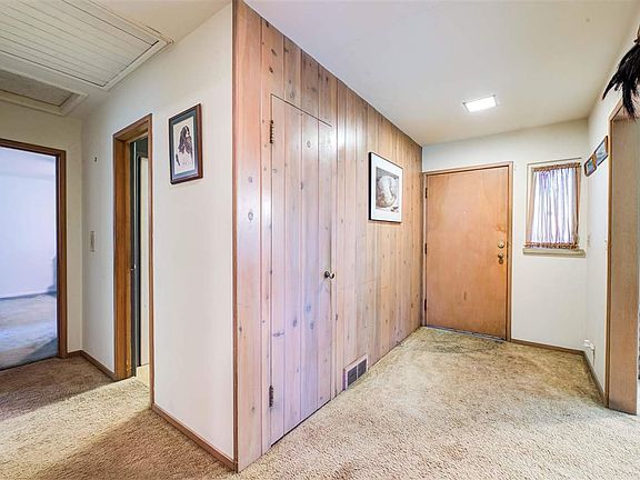 4th image of 13 Crestwood Dr