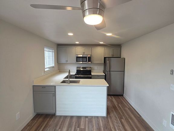 3rd image of 908 2nd St W APT 6