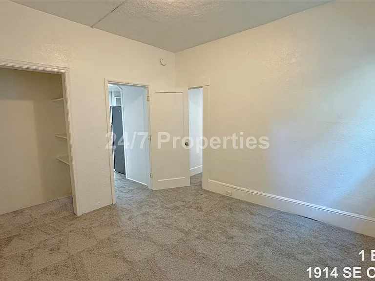 1914 SE Oak St #2 — Photo 7