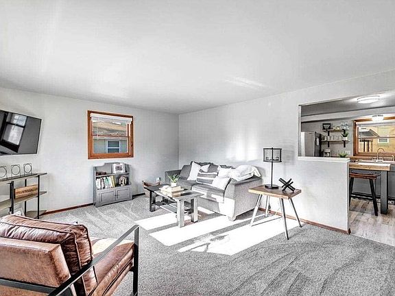 Spacious living room