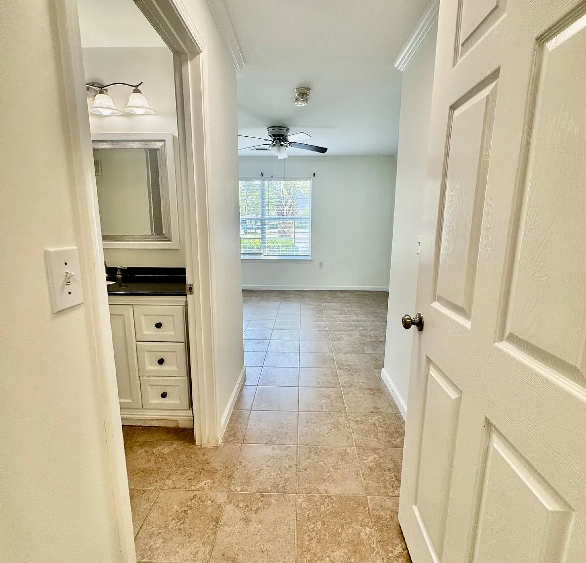3 bed, 2.0 bath, 1434 sqft, $1,975 — Photo 3