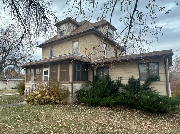 374 Maple St NE, Mazeppa, MN 55956