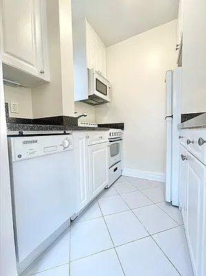 Rented by Bond New York | media 4