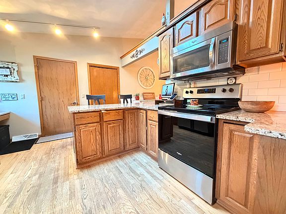 4th image of 3703 Skyview Dr