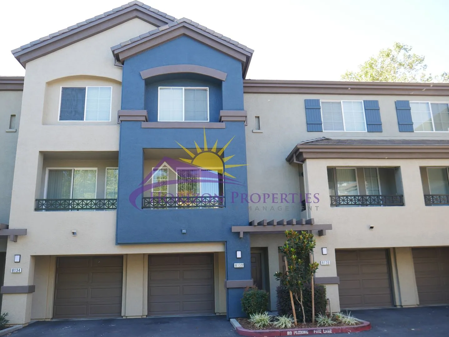 Open Three-story 2 Bed 2.5 Bath 1,154 Sq Ft North Natomas Park Place Condo — Photo 2