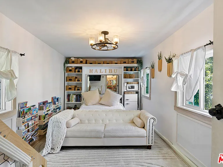 2851 Seabreeze Dr — Photo 37