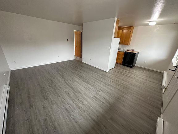 Brand new paint, flooring